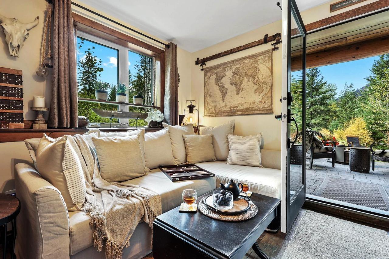 A Suite Retreat - Beyond Bed & Breakfast Sun Peaks Kültér fotó