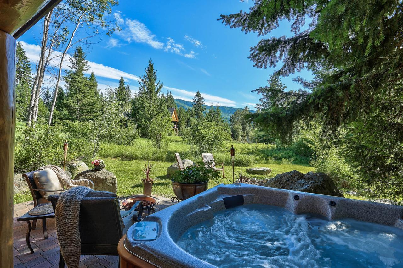 A Suite Retreat - Beyond Bed & Breakfast Sun Peaks Kültér fotó